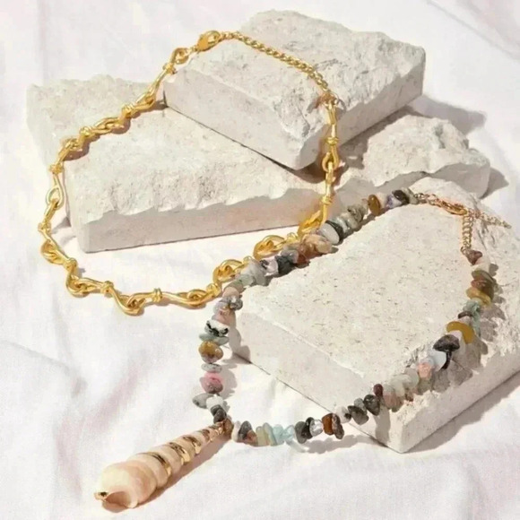 Conch Beaded Layered Gold Necklace - Picture 4 of 5